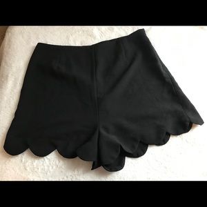 High waisted black scalloped shorts - side zipper